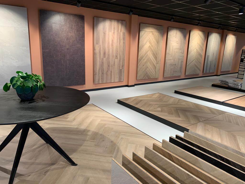 PVC vloeren bekijken in de showroom van VloerX