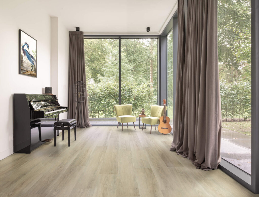PVC vloer laten leggen over ingefreesde vloerverwarming in een moderne keuken